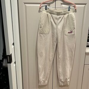 Puma woman’s Off-White Joggers Small